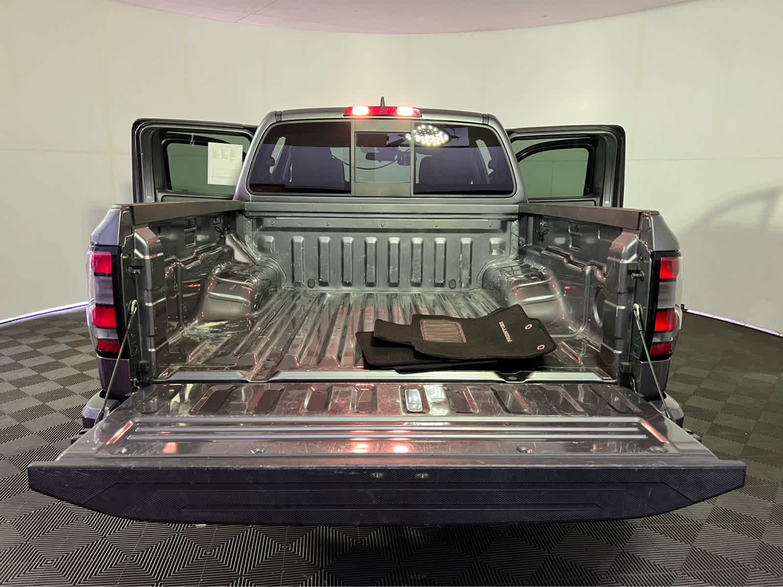 Certified 2022 Nissan Frontier SV image 24