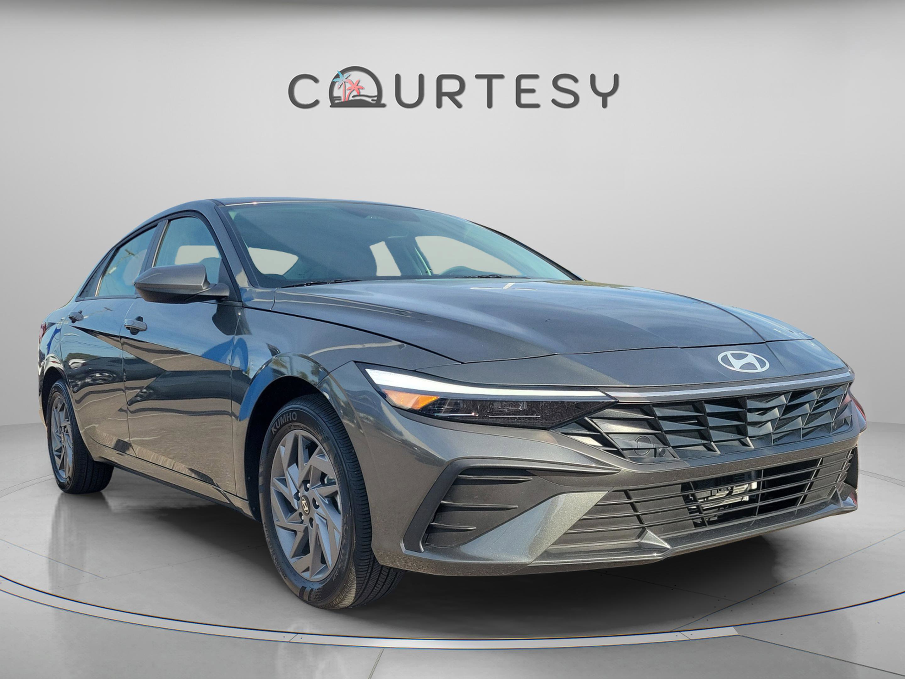 Used 2025 Hyundai Elantra Blue image 4