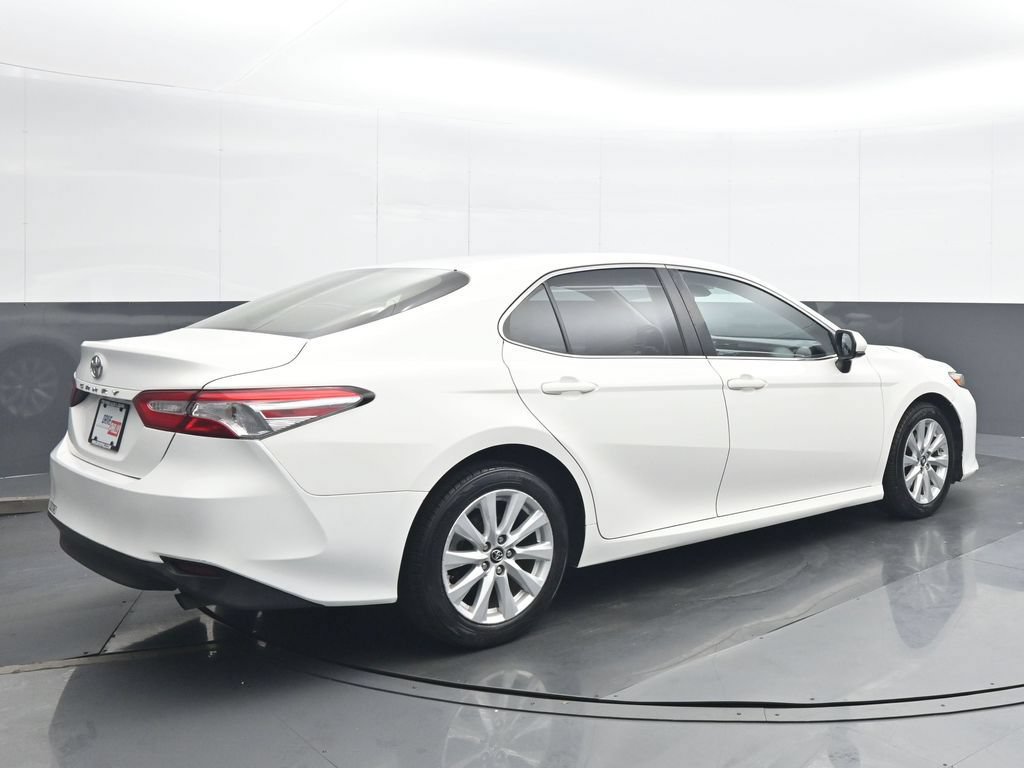Used 2018 Toyota Camry LE FWD image 6