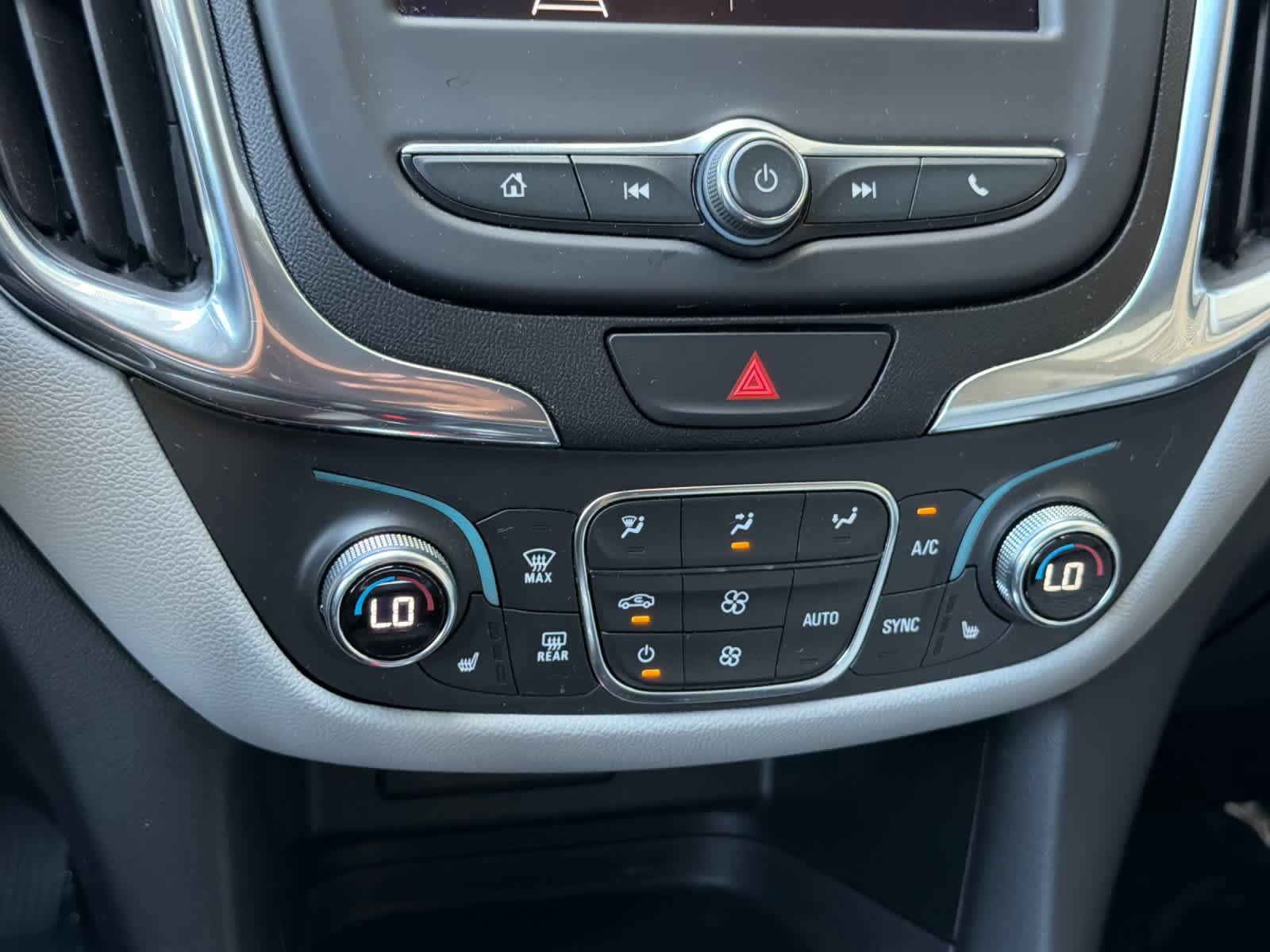 Used 2021 Chevrolet Equinox LT FWD image 20
