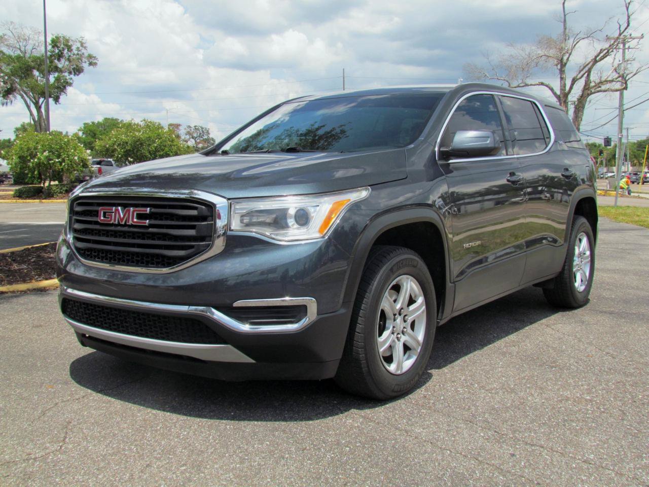 Used 2019 GMC Acadia SLE FWD image 2