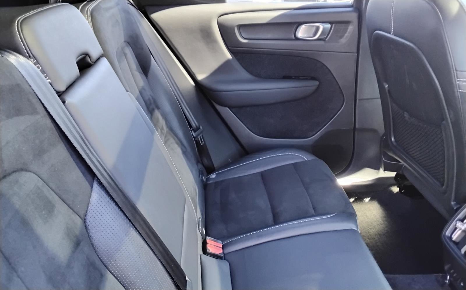 Used 2021 Volvo XC40 P8 Recharge w/ Advanced Package image 24