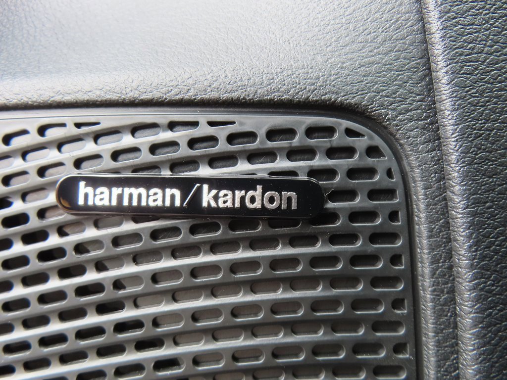 New 2026 Chrysler Pacifica Limited w/ Uconnect Theater Family Group image 17