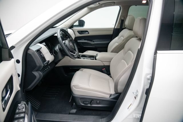 Used 2023 Nissan Pathfinder SL w/ SL Premium Package AWD/4WD image 2