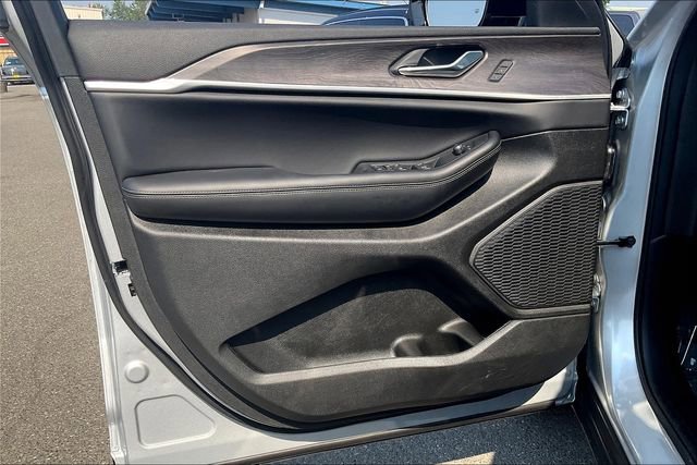 New 2025 Jeep Grand Cherokee Limited image 18