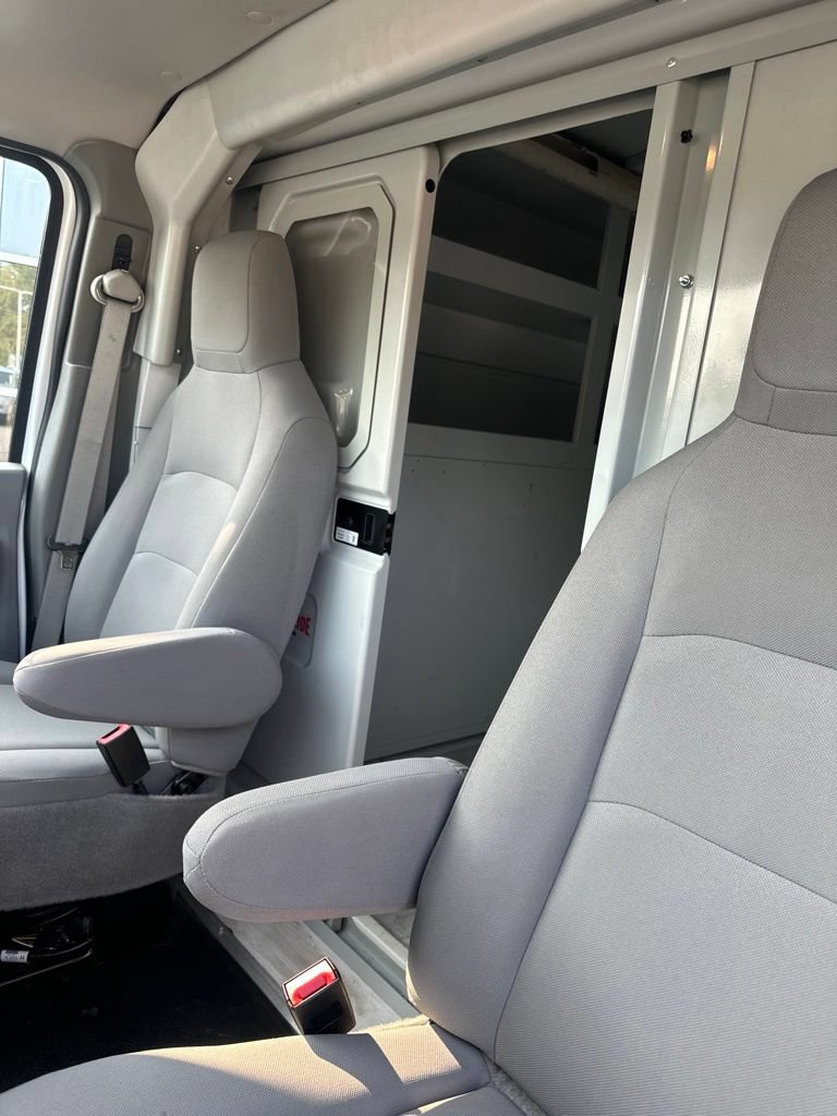 Used 2024 Ford E-450 and Econoline 450 Super Duty w/ Power Windows & Locks Group RWD image 4