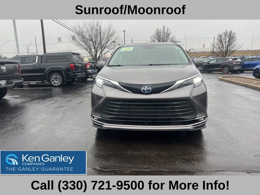 Used 2024 Toyota Sienna XLE image 3