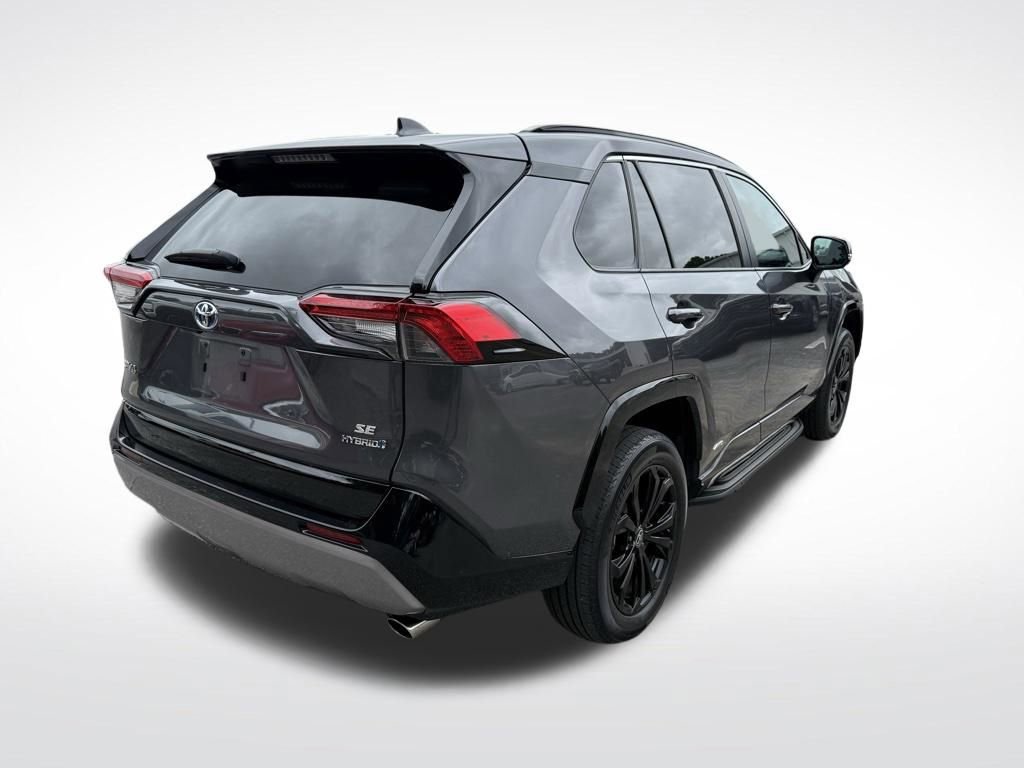 Used 2022 Toyota RAV4 SE AWD/4WD image 2