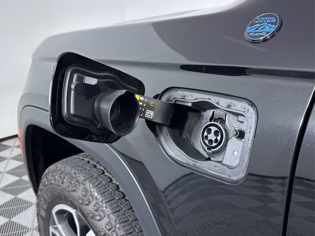 Used 2023 Jeep Grand Cherokee Trailhawk w/ Advanced Protech Group II AWD/4WD image 3