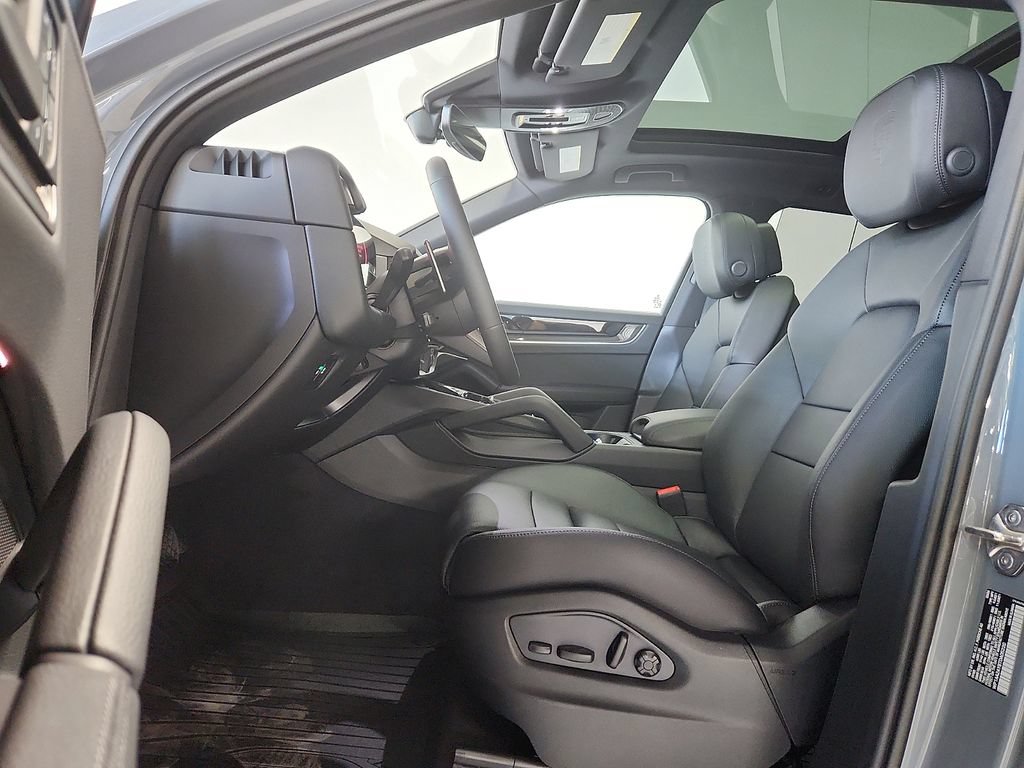 New 2026 Porsche Cayenne AWD/4WD image 5