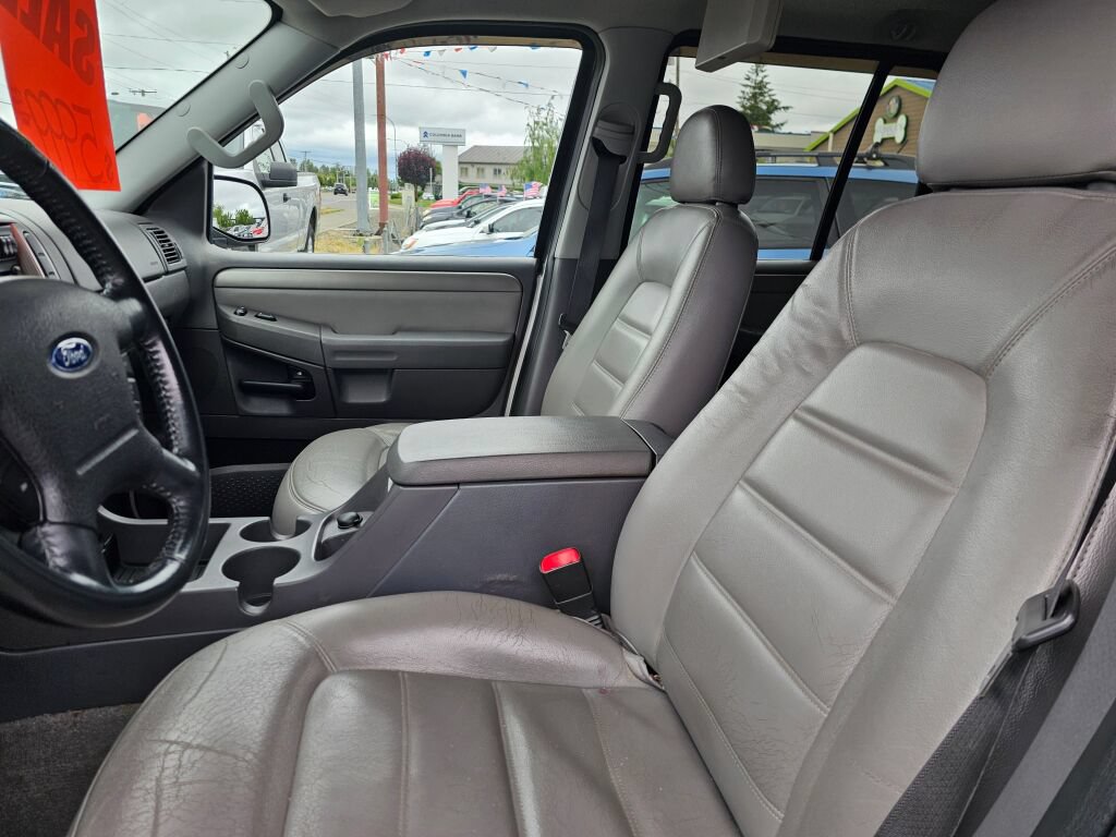 Used 2004 Ford Explorer XLT AWD/4WD image 26