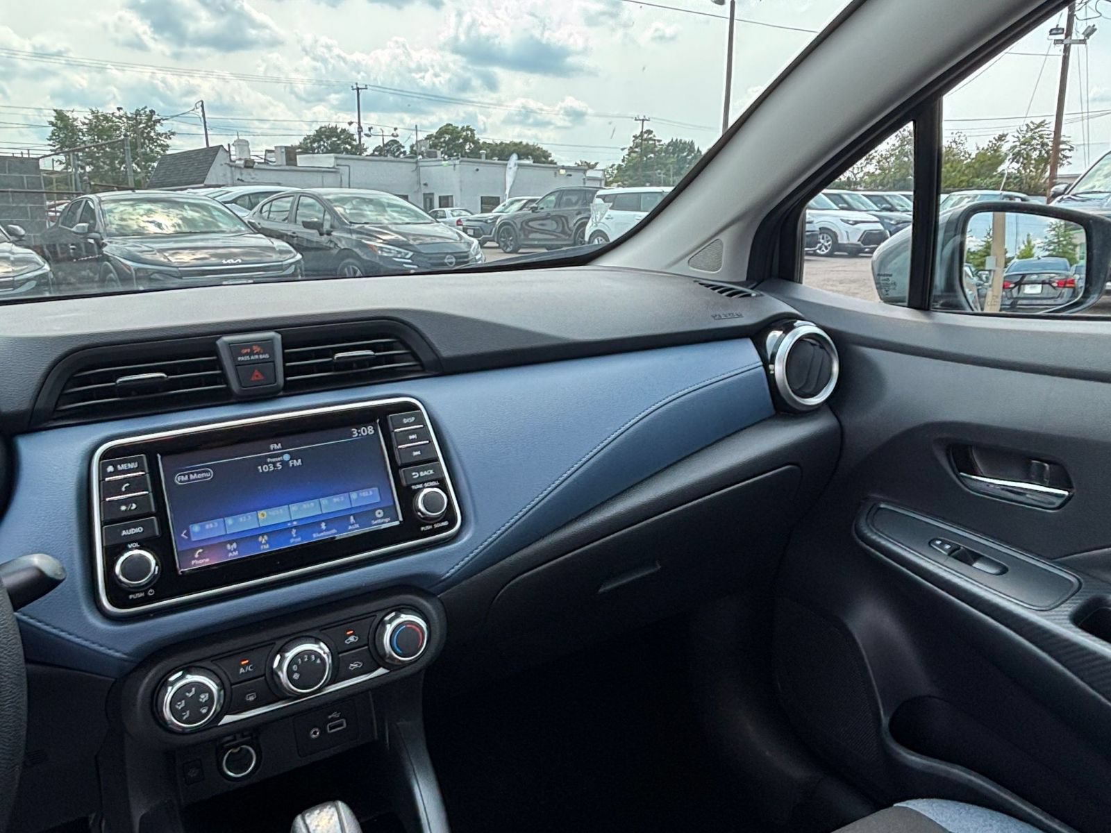 Used 2025 Nissan Versa SV FWD image 33