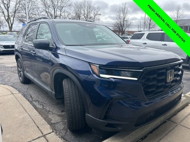 Used 2025 Honda Pilot Sport image 2