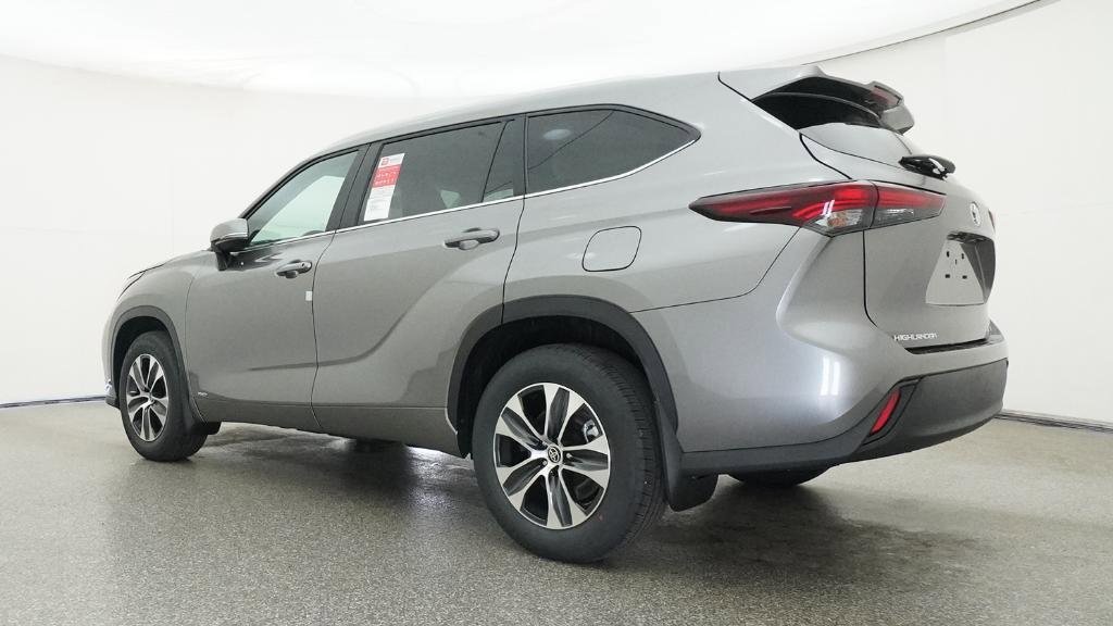 New 2026 Toyota Highlander XLE image 3