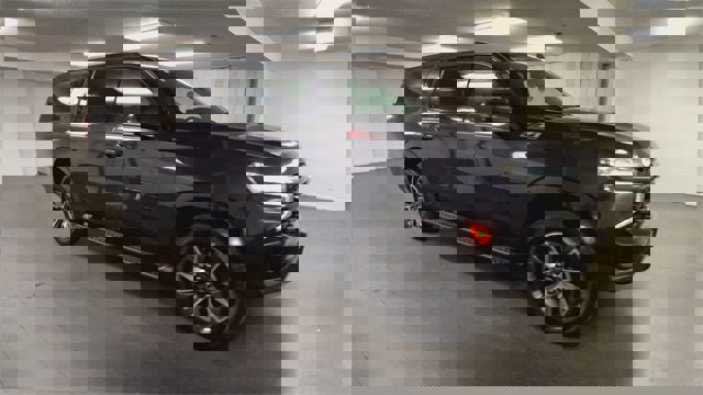 Used 2023 Chevrolet Suburban Z71 w/ Luxury Package image 2