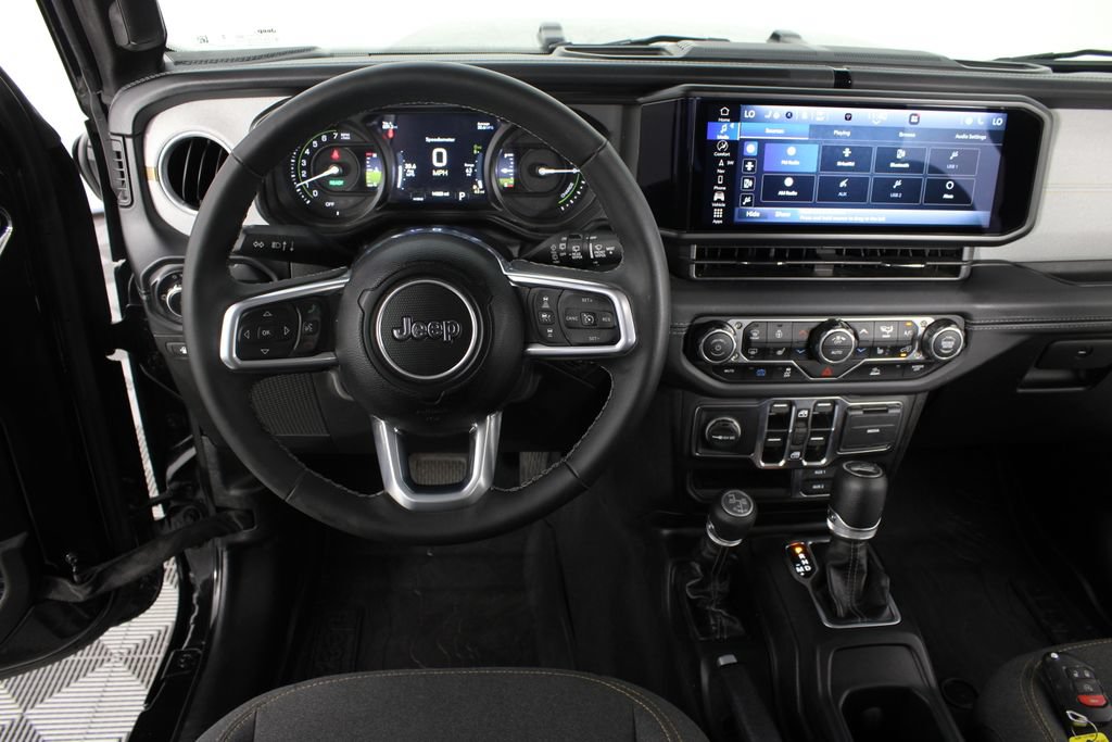 Used 2025 Jeep Wrangler Unlimited Sahara AWD/4WD image 10