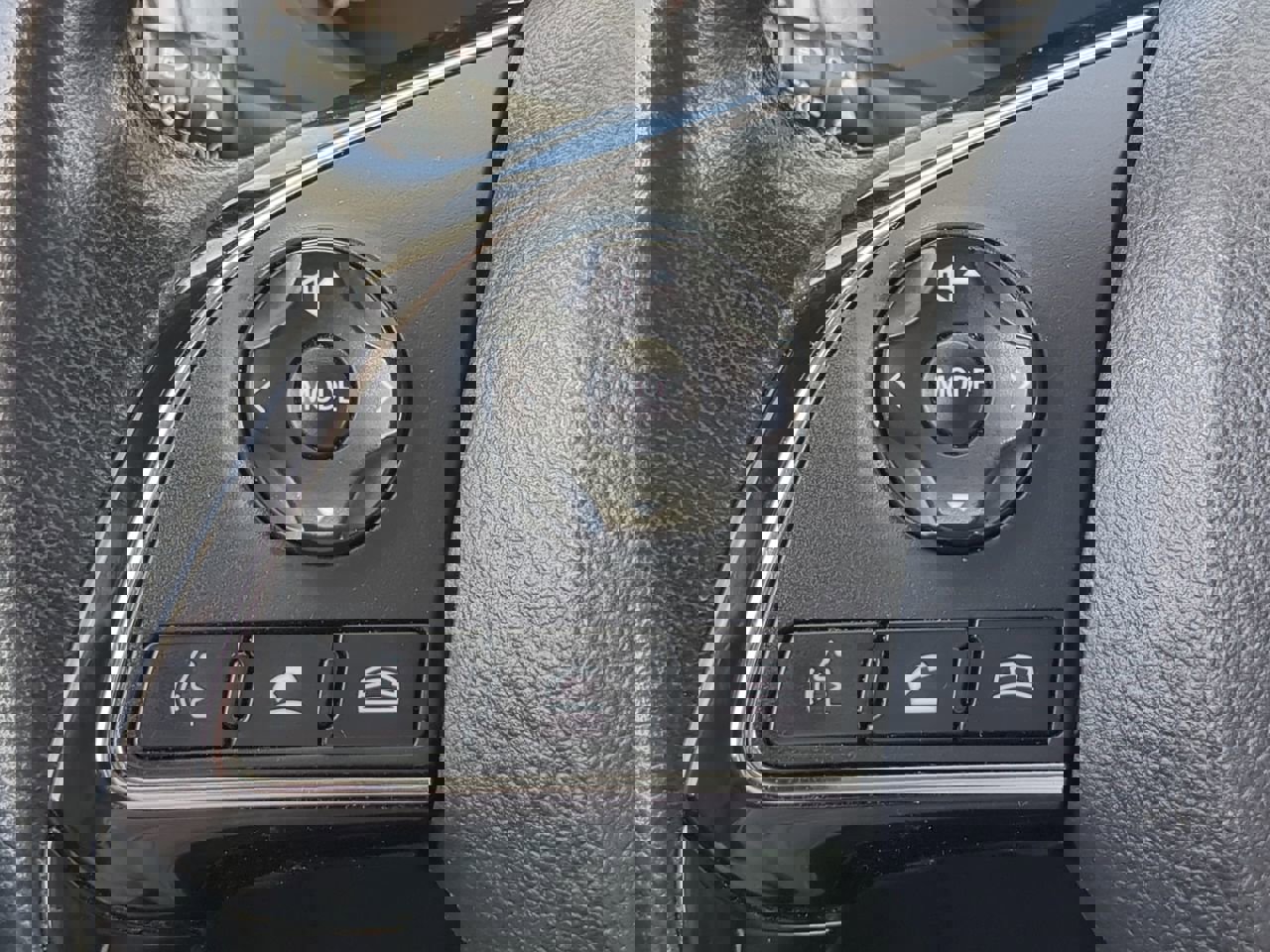 Used 2020 Mitsubishi Outlander ES image 25