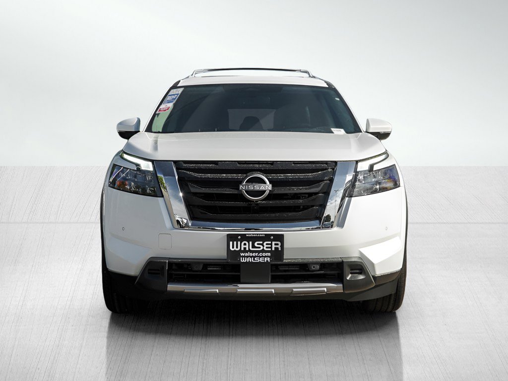 New 2025 Nissan Pathfinder Platinum image 2