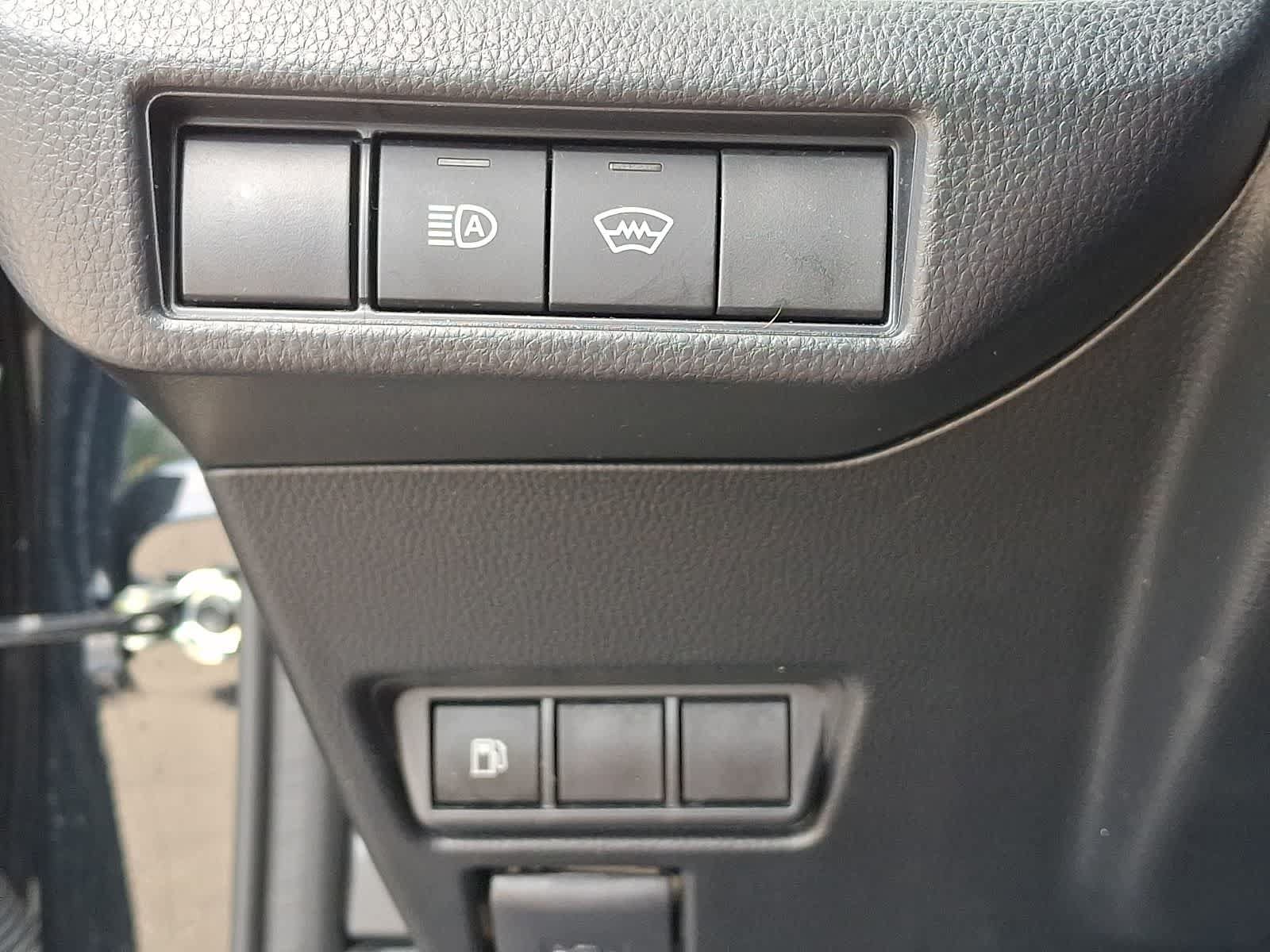 Certified 2025 Toyota Prius LE FWD image 29