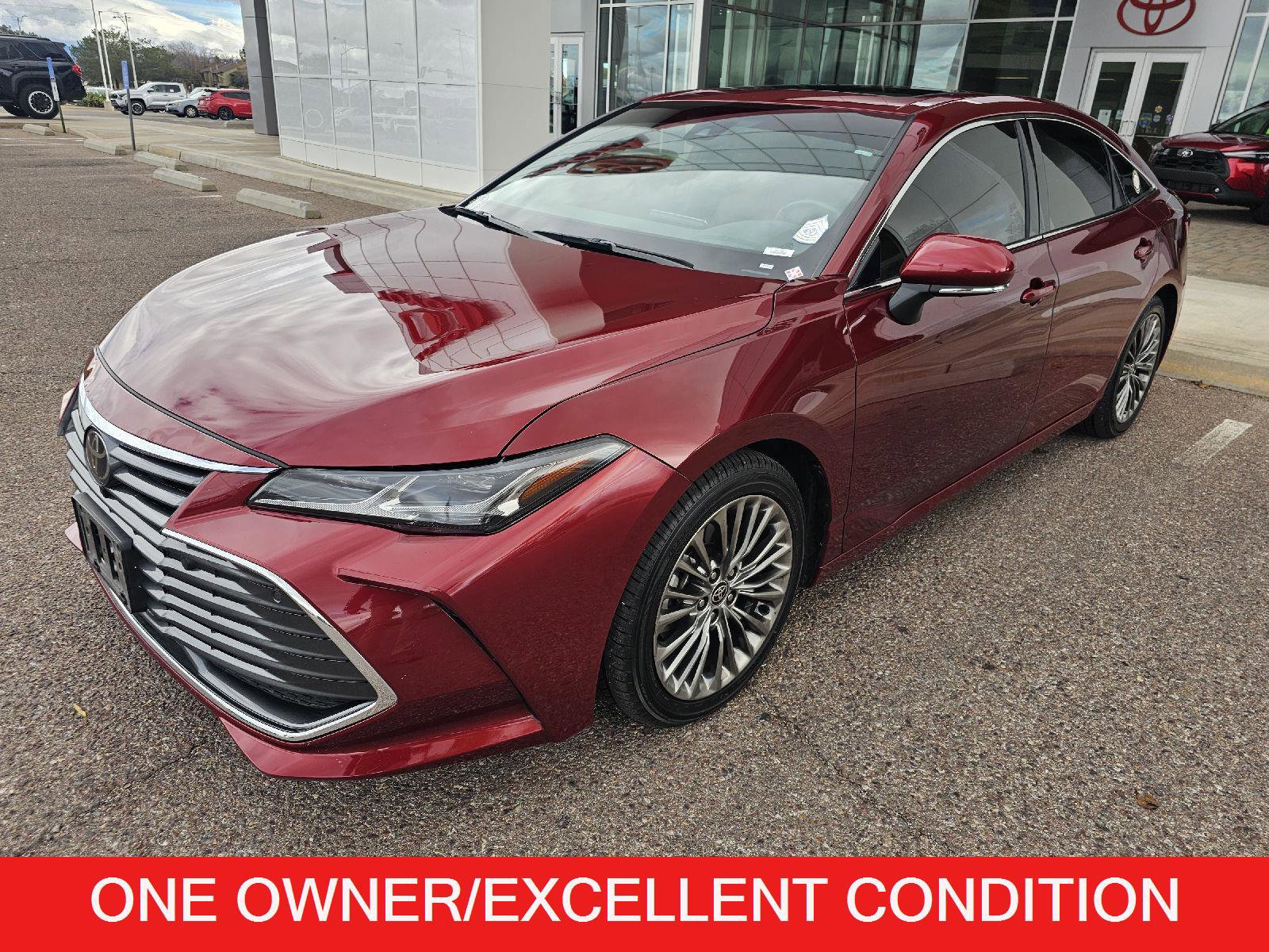 Used 2022 Toyota Avalon Limited image 1