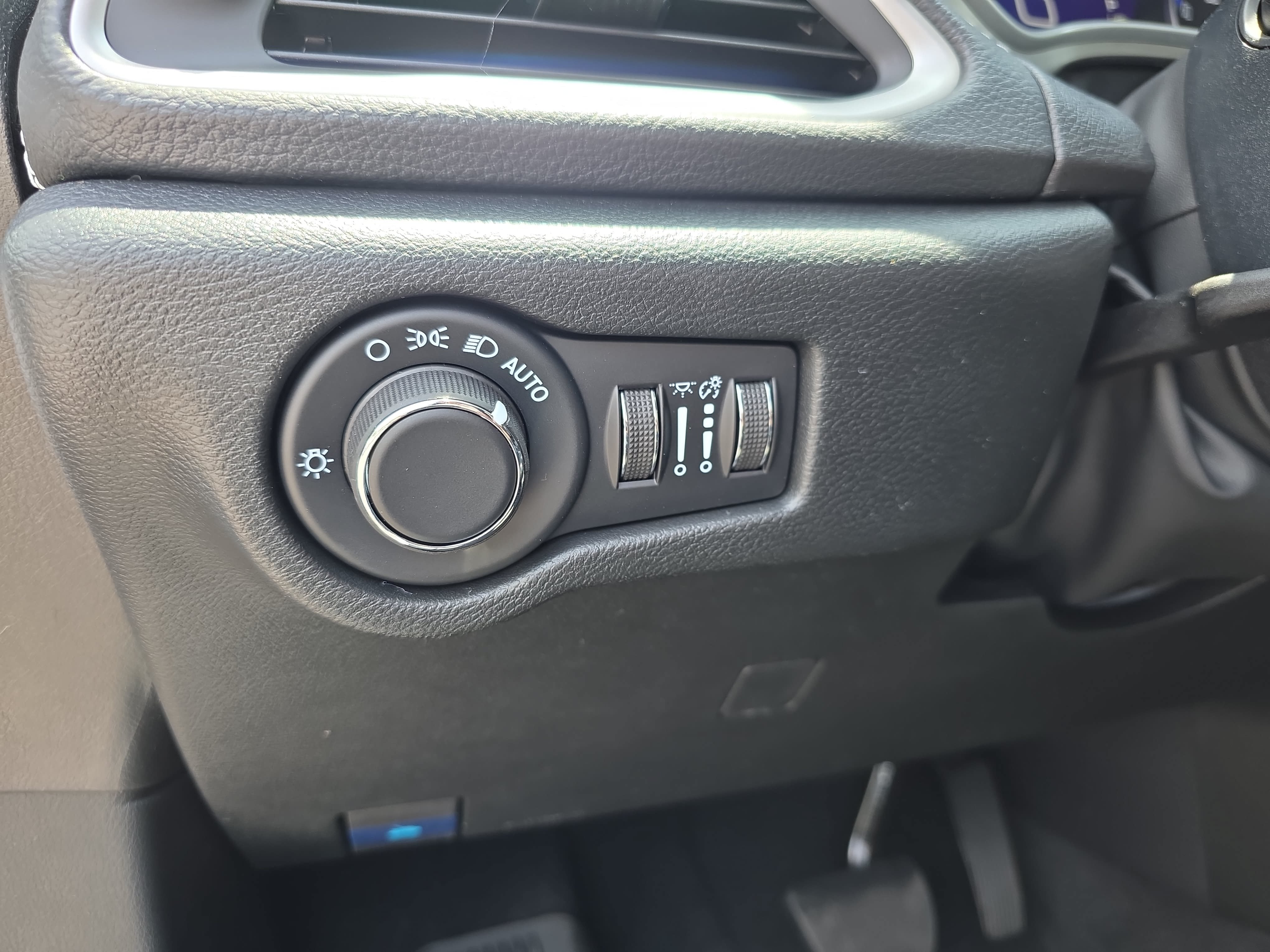 New 2027 Chrysler Pacifica Select AWD/4WD image 24