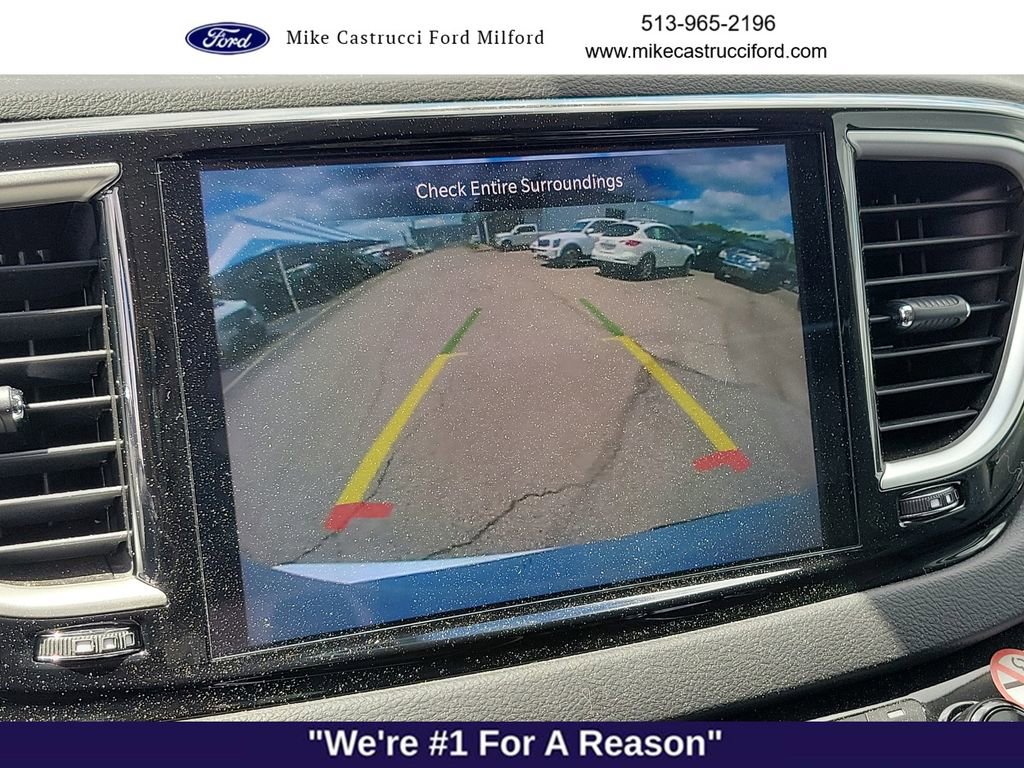 Used 2023 Chrysler Pacifica Touring-L FWD image 18