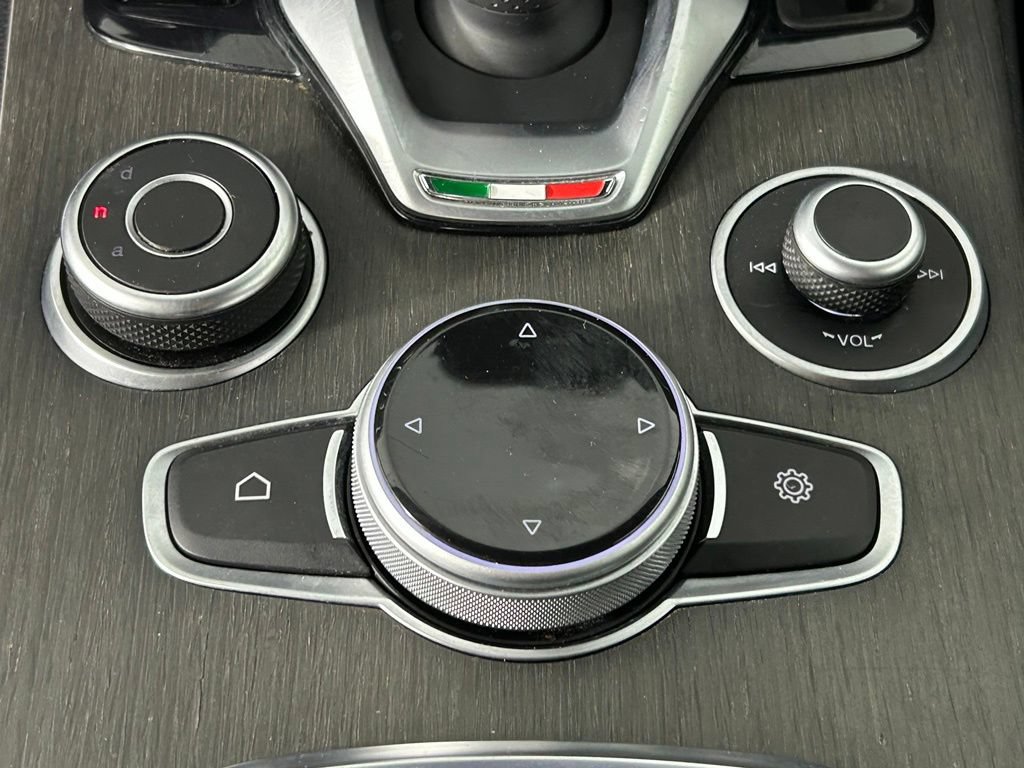 Used 2023 Alfa Romeo Stelvio Ti AWD/4WD image 23