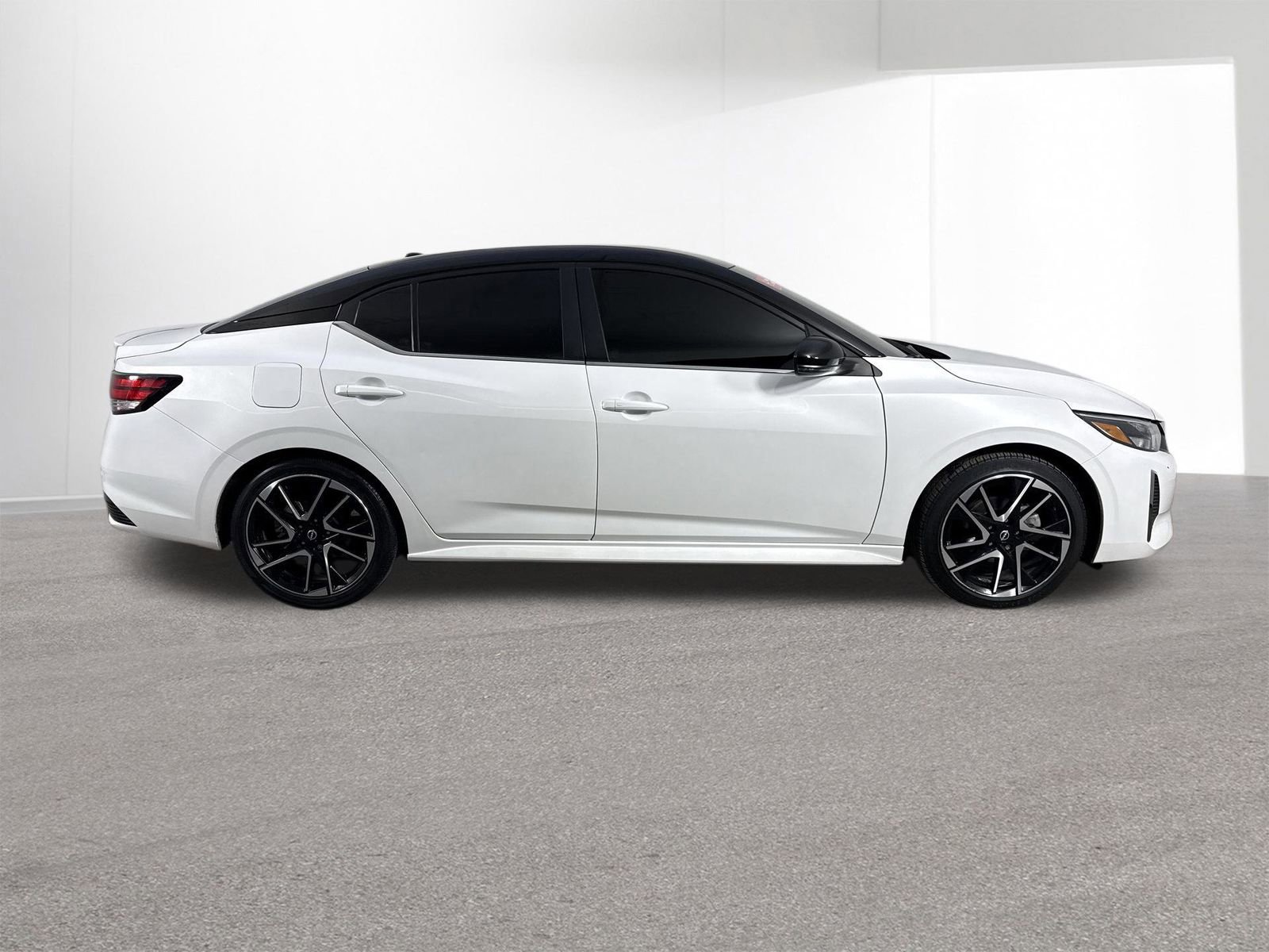Certified 2024 Nissan Sentra SR FWD image 36
