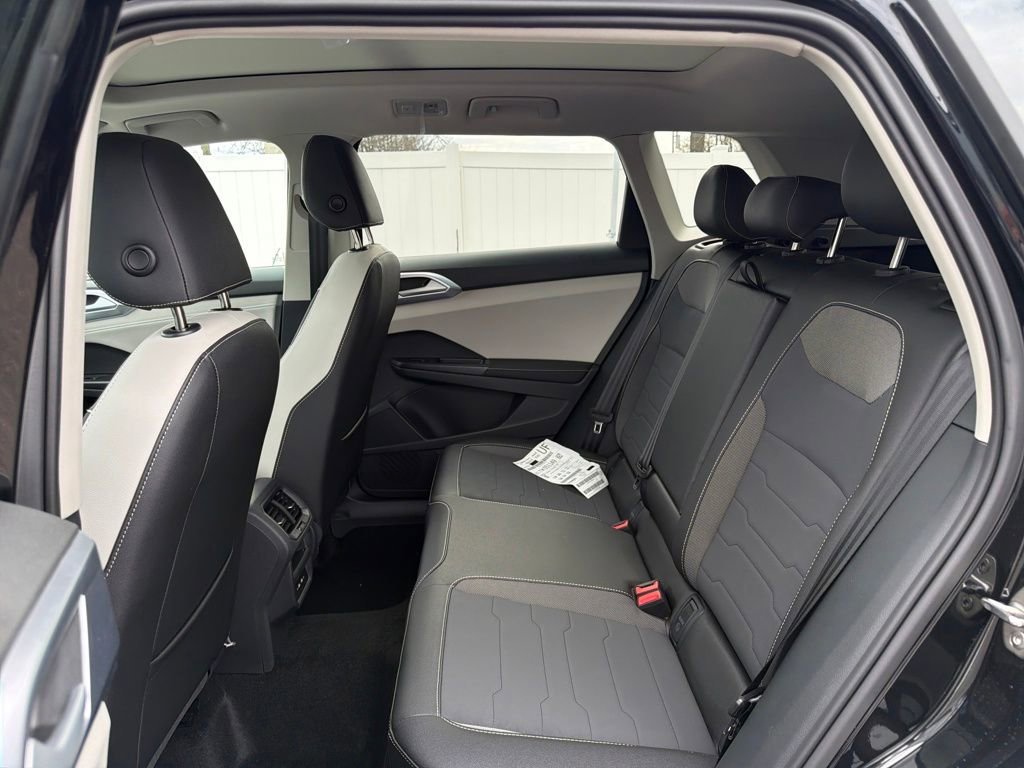 New 2026 Volkswagen Taos SE FWD image 27