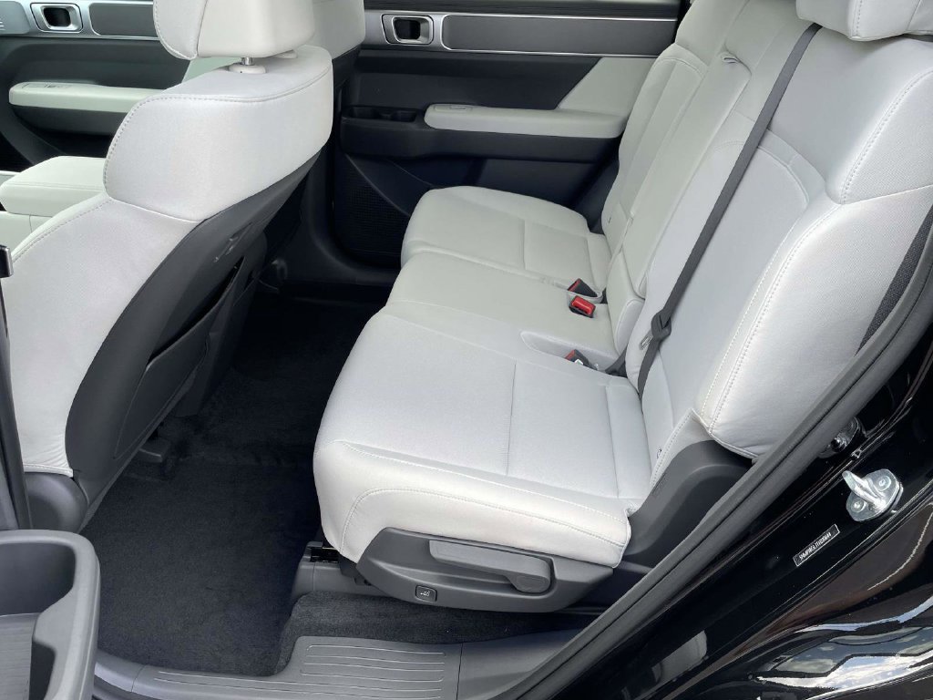 Used 2026 Hyundai Santa Fe SE FWD image 7