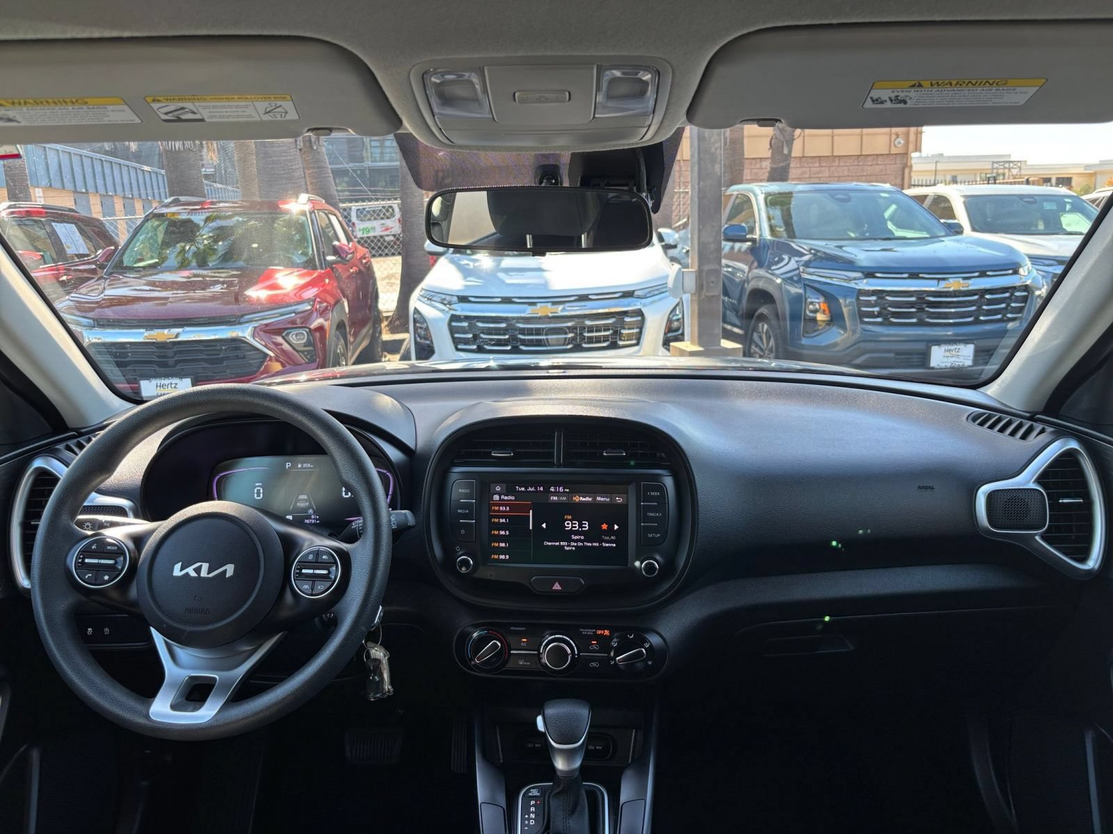 Used 2025 Kia Soul LX w/ LX Technology Package FWD image 31