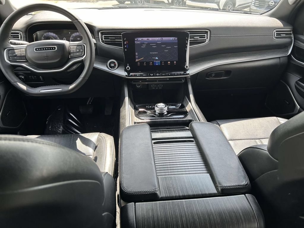 Used 2023 Jeep Wagoneer L Series II AWD/4WD image 16