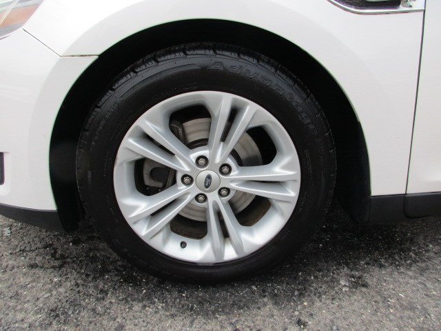 Used 2014 Ford Taurus SEL w/ Equipment Group 201A FWD image 13