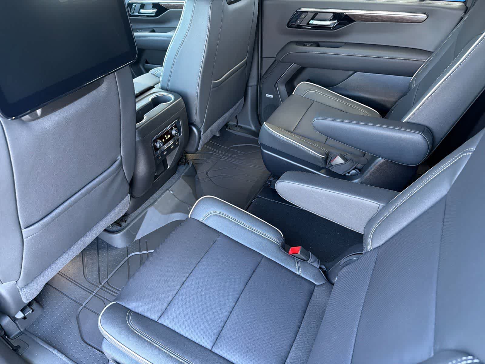 New 2026 Chevrolet Suburban Premier AWD/4WD image 4