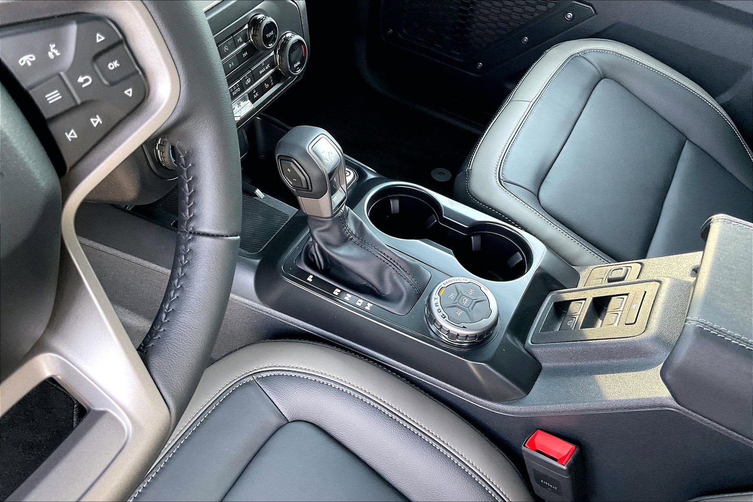 New 2026 Ford Bronco Outer Banks AWD/4WD image 8