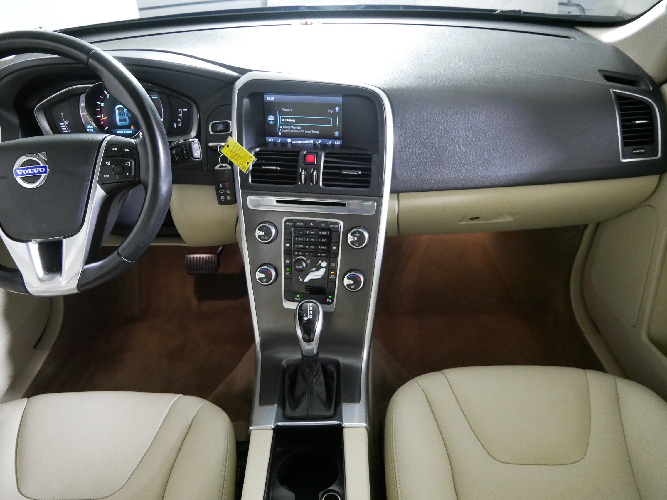 Used 2015 Volvo XC60 T6 AWD/4WD image 10