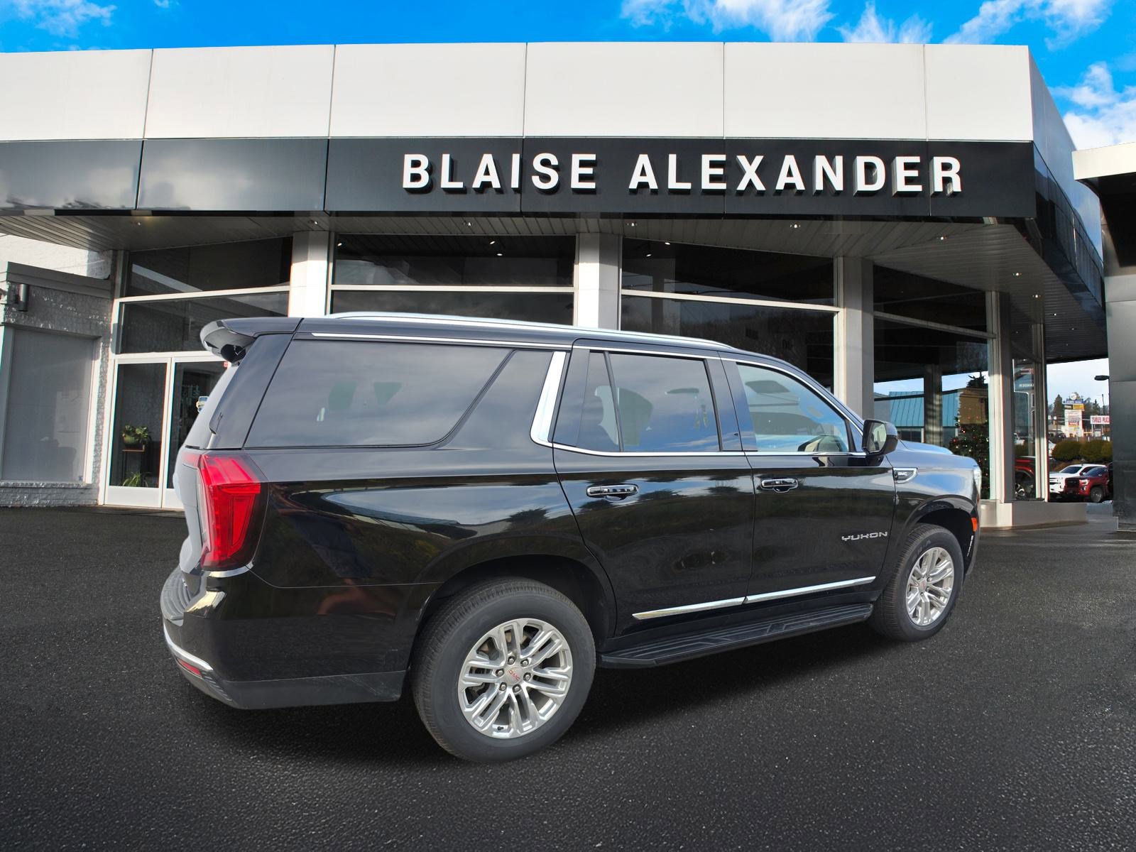 Used 2024 GMC Yukon SLT image 4