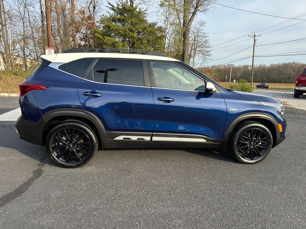 Used 2022 Kia Seltos Nightfall Edition image 8