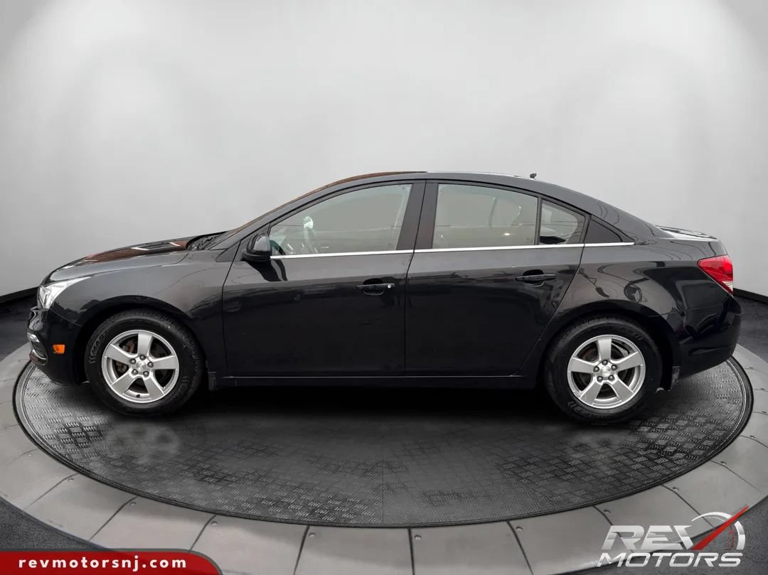 Used 2016 Chevrolet Cruze LT FWD image 2