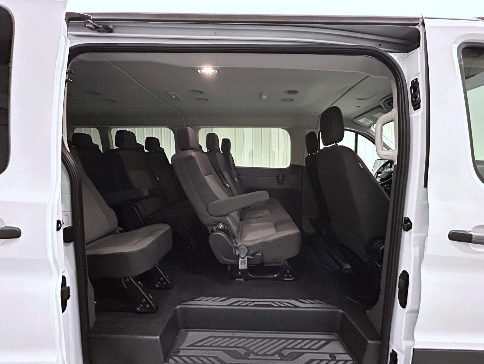 Used 2024 Ford Transit 350 XLT RWD image 17