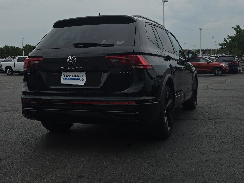 Used 2023 Volkswagen Tiguan SE R-Line AWD/4WD image 9
