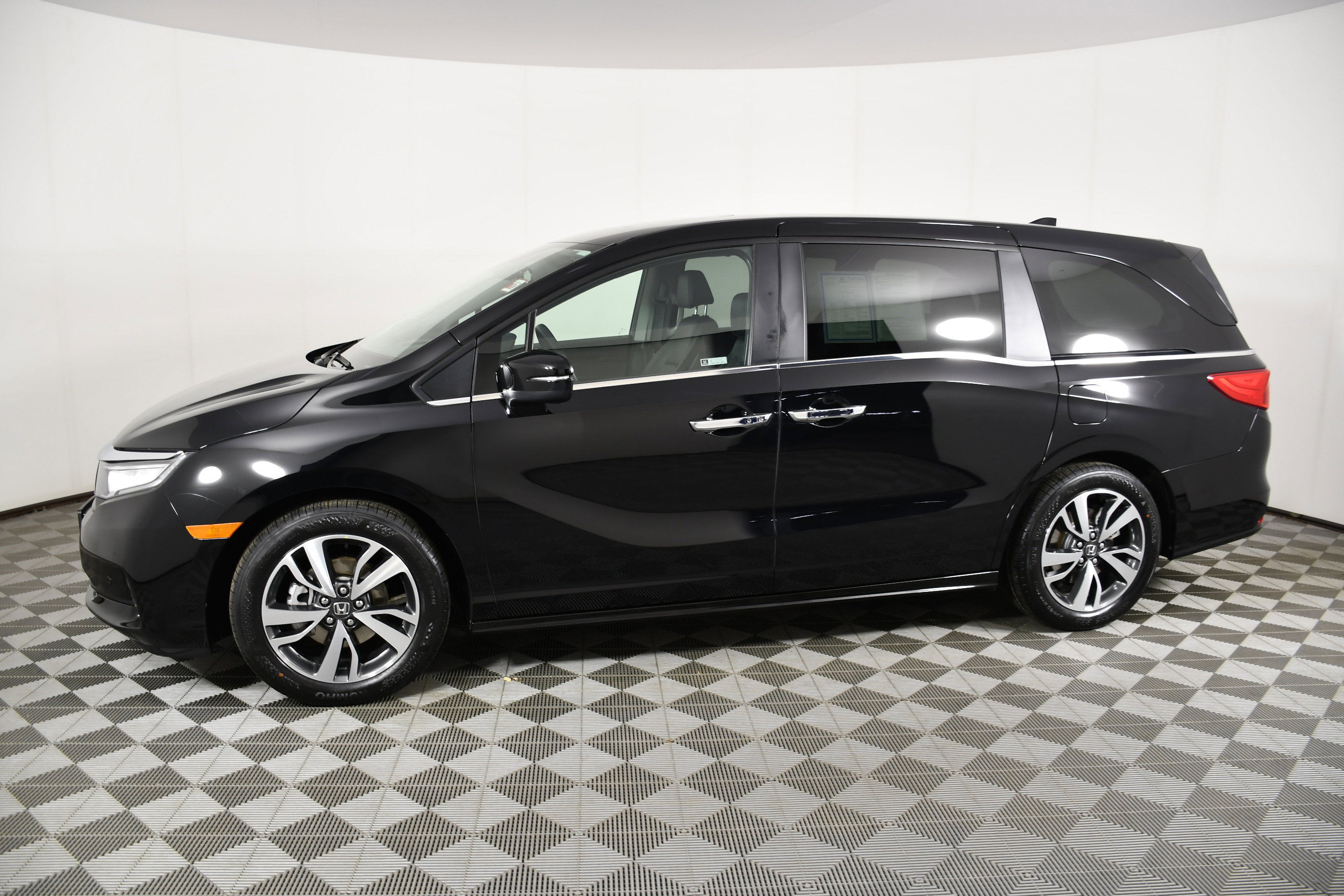 Certified 2023 Honda Odyssey Touring image 9