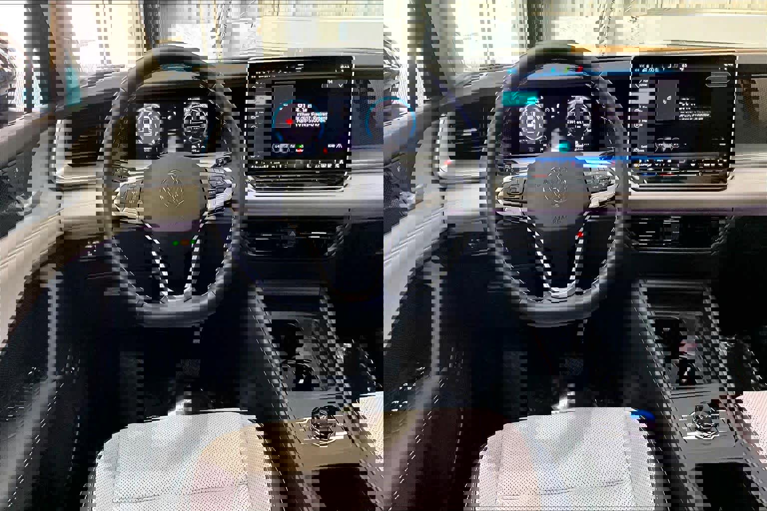 Used 2025 Volkswagen Tiguan SE image 8