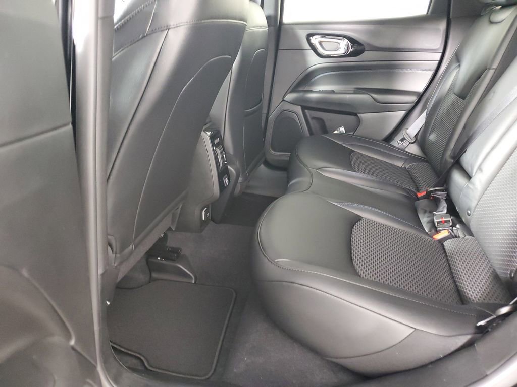 New 2026 Jeep Compass Latitude image 13