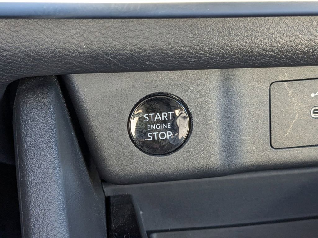 Used 2025 Nissan Rogue SV FWD image 29