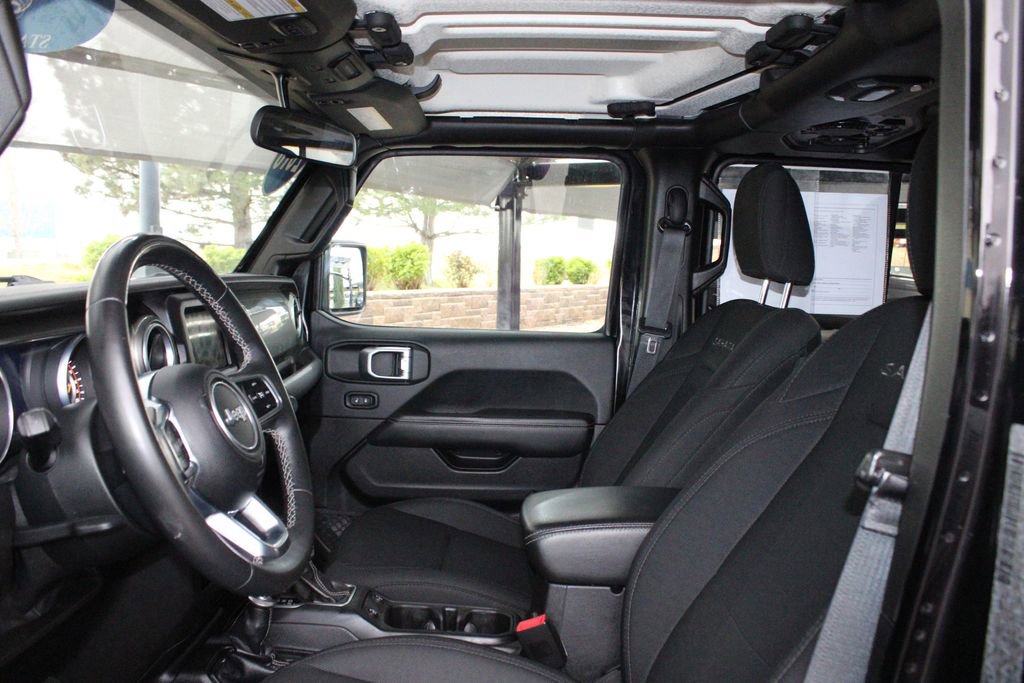 Used 2018 Jeep Wrangler Unlimited Sahara AWD/4WD image 6