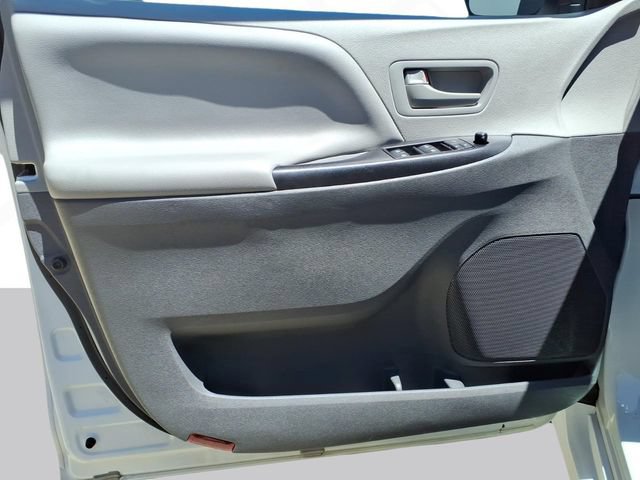 Used 2020 Toyota Sienna L FWD image 10
