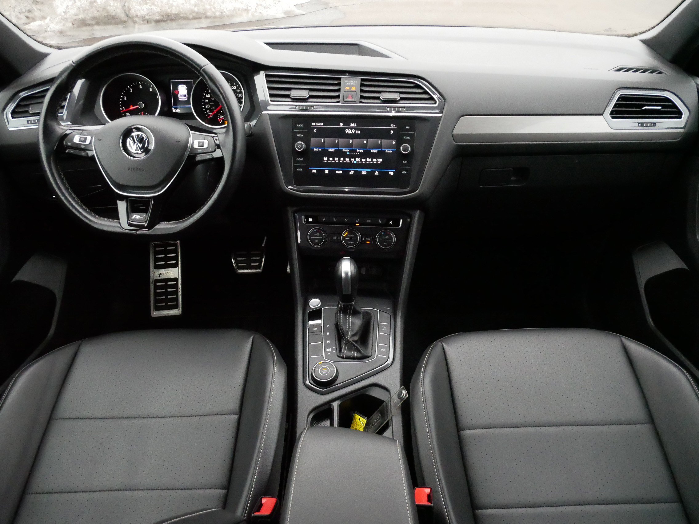 Used 2021 Volkswagen Tiguan SE R-Line image 10