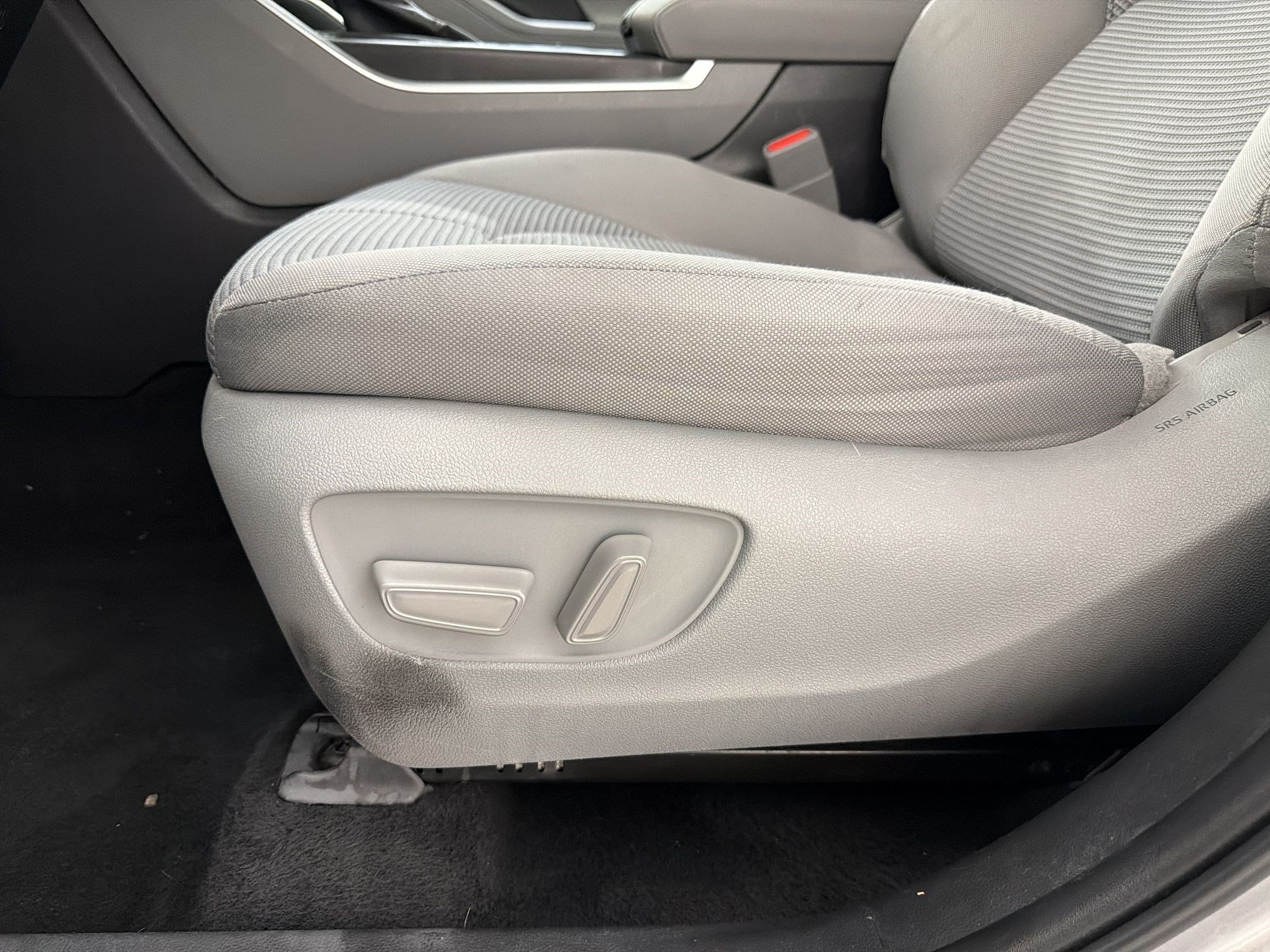 Used 2022 Toyota Highlander L FWD image 13