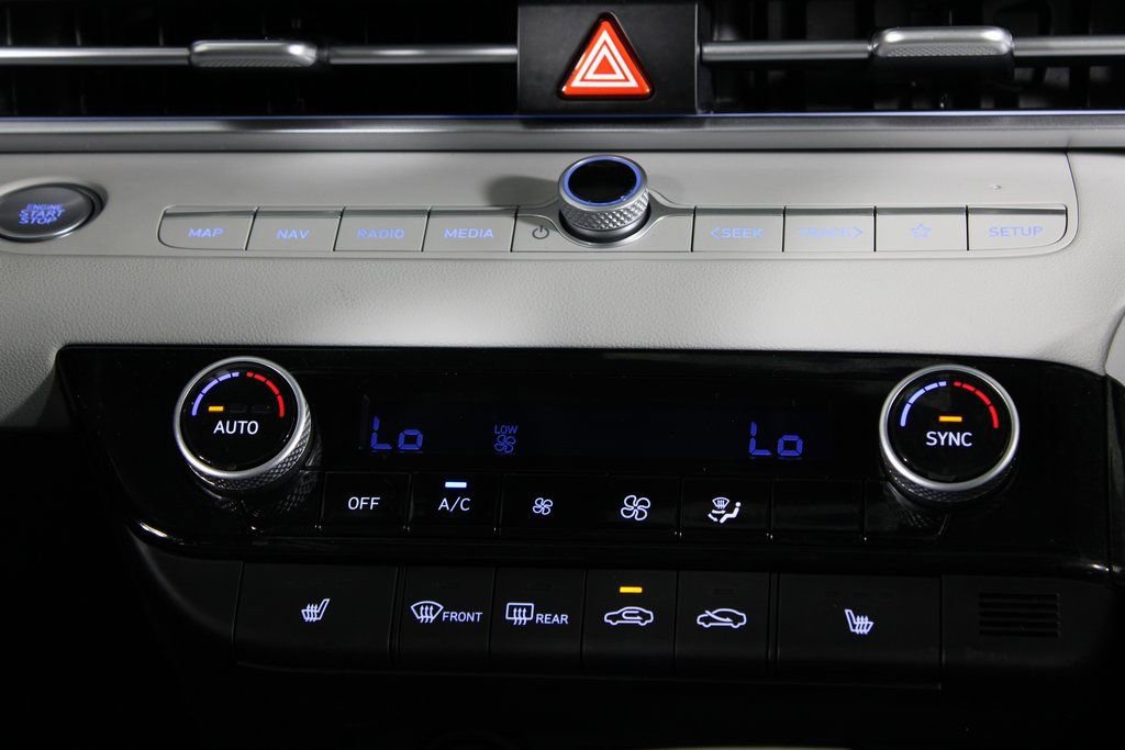 Certified 2025 Hyundai Elantra Limited image 19